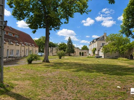 Maison 1245 m² · à Le Châtelet · 1 245 m² · 270 000 €