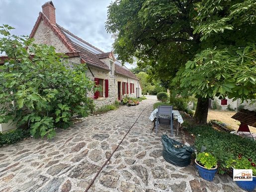 Maison 8 pièces 220 m² · à Vicq-Exemplet · 220 m² · 281 500 €