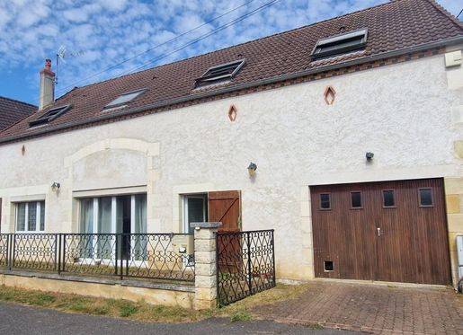 Maison 6 pièces 216 m² · à Le Châtelet · 216 m² · 117 000 €