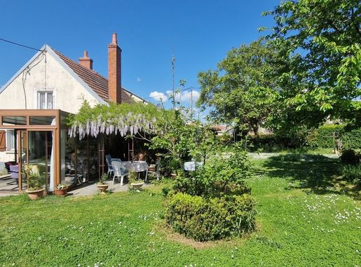Maison 4 pièces 113 m² · à Châteaumeillant · 113 m² · 99 000 €