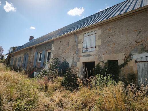 Maison 5 pièces 225 m² · à La Celle-sur-Nièvre · 225 m² · 55 000 €
