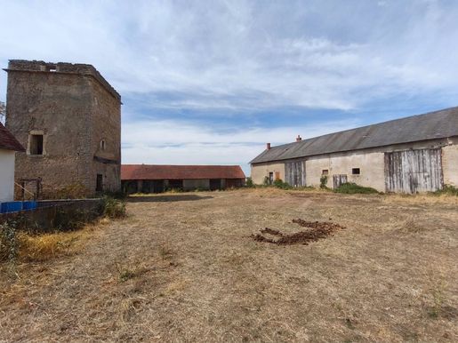 Maison 3 pièces 70 m² · à Saint-Pierre-le-Moûtier · 70 m² · 70 000 €