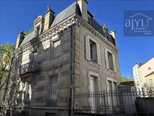 Immeuble 3 pièces 220 m² · à Vichy · 220 m² · 490 000 €