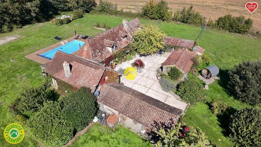 Terrain 7 pièces · à Val de Louyre Et Caudeau · 676 000 €