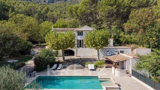 Maison 14 pièces 360 m² · à Aix-en-Provence · 360 m² · 1 995 000 €