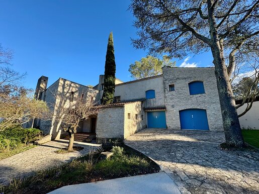 Maison 9 pièces 435 m² · à Nîmes · 435 m² · 524 000 €