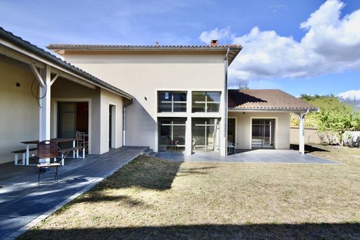 Maison 7 pièces 202 m² · à Lancié · 202 m² · 690 000 €