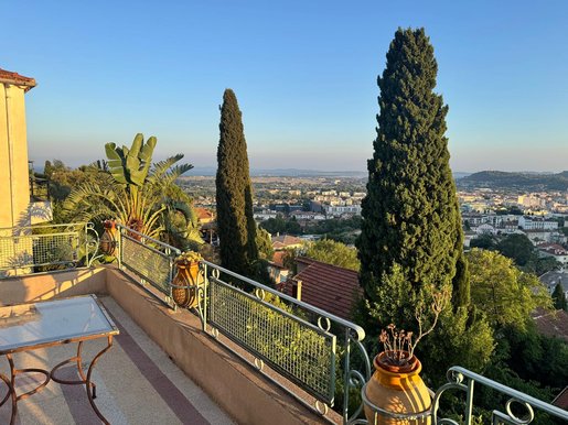 Maison 6 pièces 135 m² · à Hyères · 135 m² · 750 000 €