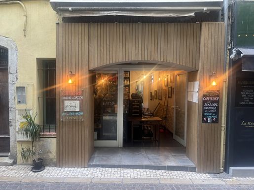 Local commercial 3 pièces 108 m² · à Antibes · 108 m² · 199 000 €