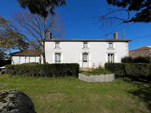 Maison 7 pièces 130 m² · à Argentonnay · 130 m² · 115 000 €