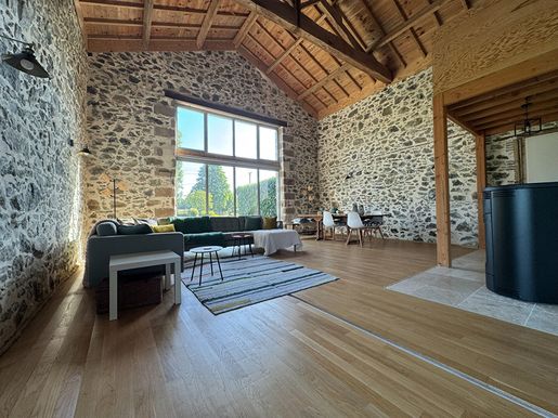 Maison 9 pièces 258 m² · à La Chapelle-Saint-Laurent · 258 m² · 300 000 €