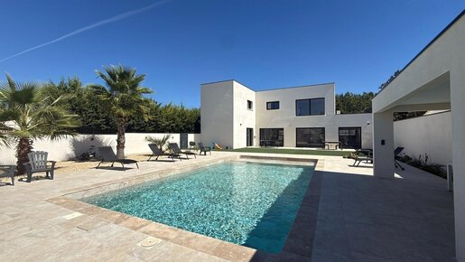 Maison 6 pièces 195 m² · à L'Isle-sur-la-Sorgue · 195 m² · 885 000 €