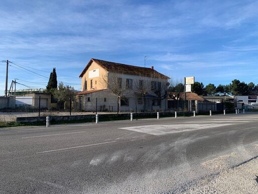 Local commercial 9 pièces 380 m² · à Sorgues · 380 m² · 330 000 €