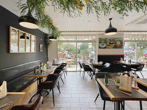 Local commercial 2 pièces 76 m² · à Juan-les-Pins · 76 m² · 105 000 €