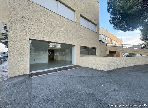 Local commercial 2 pièces 130 m² · à Antibes · 130 m² · 388 000 €