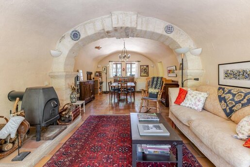 Maison 150 m² · à Lacoste · 150 m² · 680 000 €