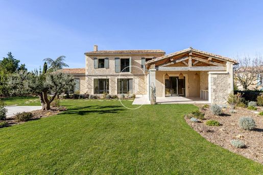 Maison 6 pièces 228 m² · à Bonnieux · 228 m² · 2 350 000 €
