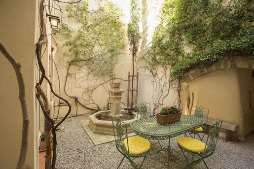 Maison 2 pièces 124 m² · à Cucuron · 124 m² · 695 000 €