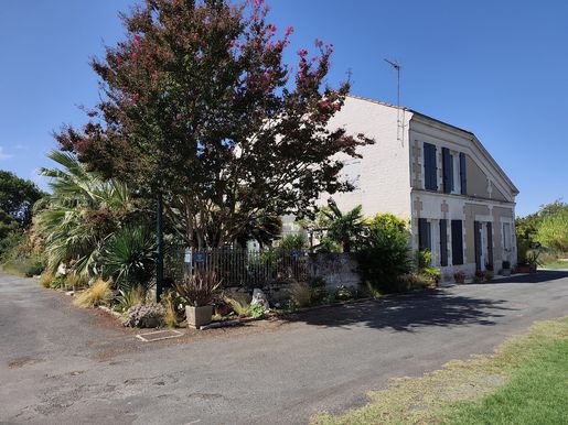 Maison 7 pièces 224 m² · à Chenac-Saint-Seurin-d'Uzet · 224 m² · 495 000 €