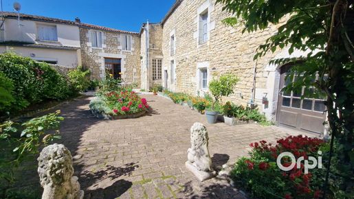 Maison 7 pièces 223 m² · à Le Gua · 223 m² · 349 500 €