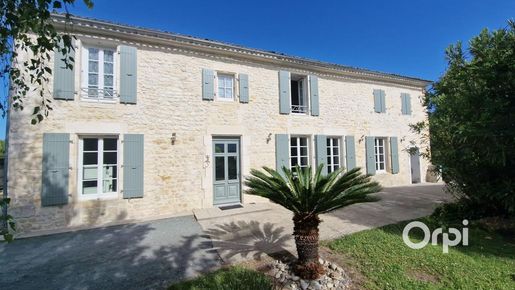 Maison 11 pièces 305 m² · à Le Gua · 305 m² · 1 155 000 €