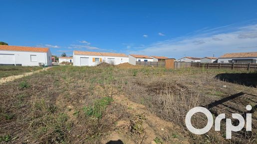 Terrain 70 m² · à Le Gua · 70 m² · 66 650 €