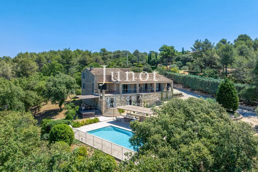 Maison 8 pièces 220 m² · à Gordes · 220 m² · 2 390 000 €