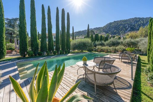 Maison 5 pièces 240 m² · à Robion · 240 m² · 1 420 000 €