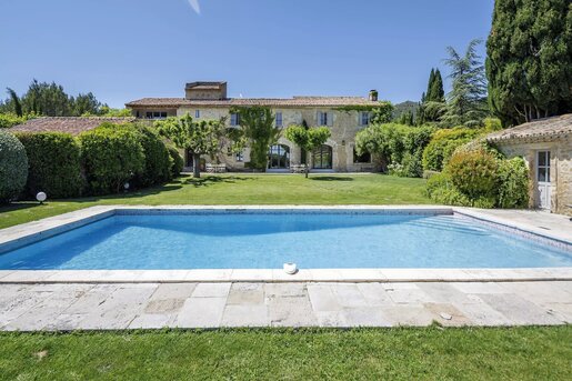 Maison 10 pièces 380 m² · à Lourmarin · 380 m² · 7 350 000 €