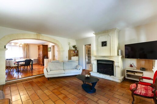 Maison 10 pièces 310 m² · à Aureille · 310 m² · 980 000 €
