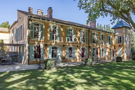 Maison 25 pièces 1400 m² · à Arles · 1 400 m² · 4 900 000 €