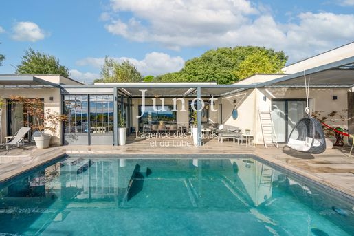 Maison 6 pièces 160 m² · à Rochefort-du-Gard · 160 m² · 901 000 €