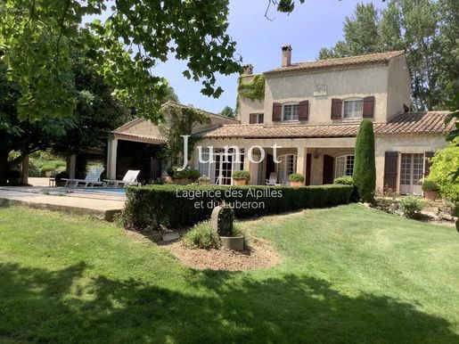 Maison 8 pièces 210 m² · à Maussane-les-Alpilles · 210 m² · 2 490 000 €