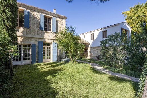 Maison 7 pièces 220 m² · à Raphèle-lès-Arles · 220 m² · 742 000 €