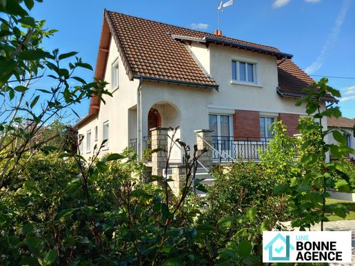 Maison 8 pièces 136 m² · à Lamotte-Beuvron · 136 m² · 258 000 €