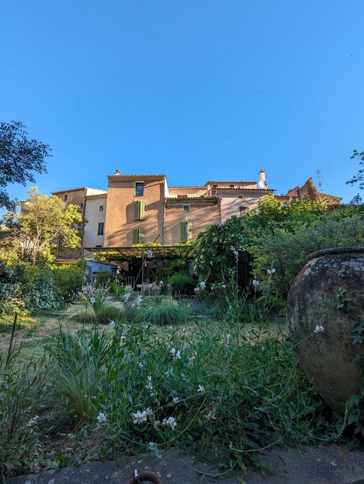 Maison 14 pièces 482 m² · à Correns · 482 m² · 650 000 €