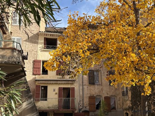 Maison 4 pièces 78 m² · à Cotignac · 78 m² · 158 000 €