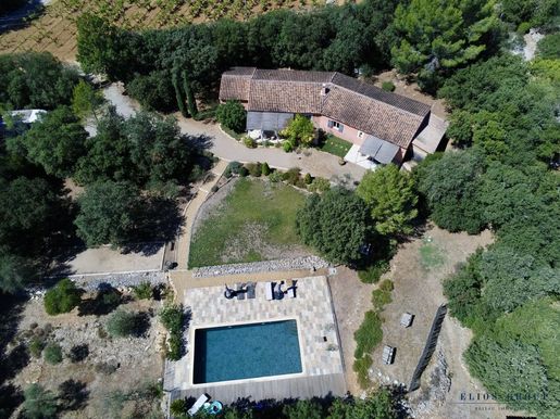 Maison 9 pièces 240 m² · à Correns · 240 m² · 795 000 €
