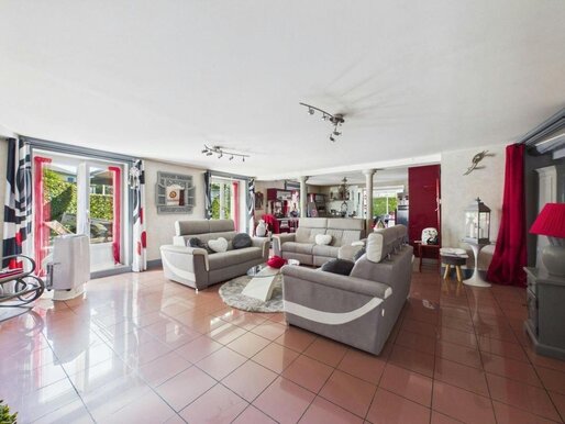 Maison 5 pièces 195 m² · à Chasse-sur-Rhône · 195 m² · 325 000 €