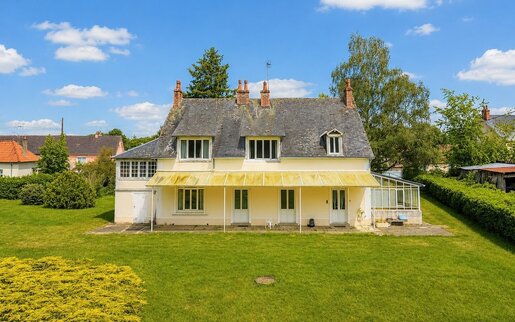Maison 11 pièces 221 m² · à Guécélard · 221 m² · 189 000 €