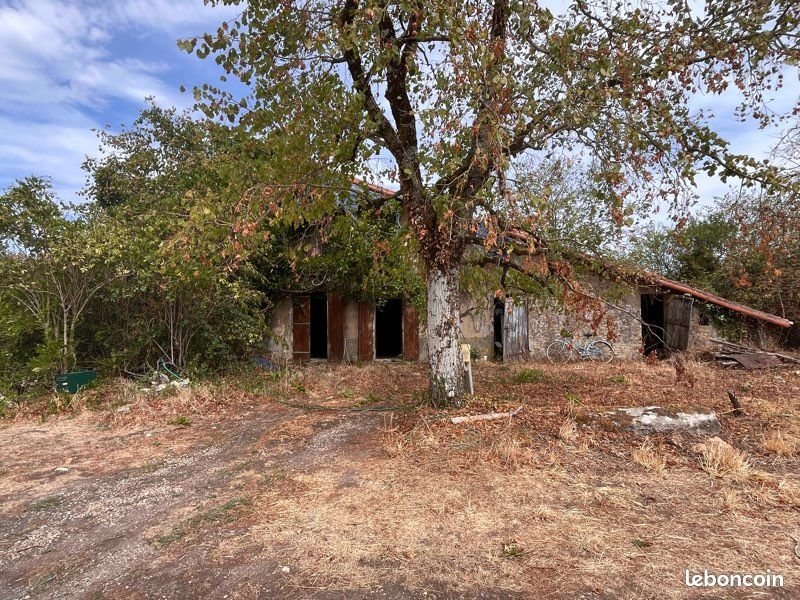 Maison 2 pièces 167 m² · à Champagné-Saint-Hilaire · 167 m² · 65 000 €