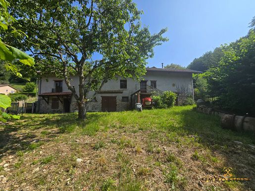 Maison 6 pièces 134 m² · à Claveisolles · 134 m² · 106 000 €