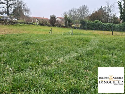 Terrain 739 m² · à Ternand · 100 000 €