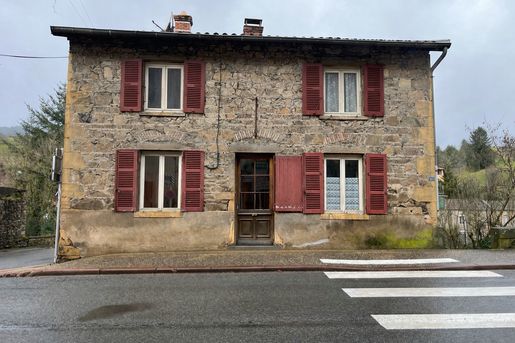 Maison 7 pièces 152 m² · à Chamelet · 152 m² · 138 000 €