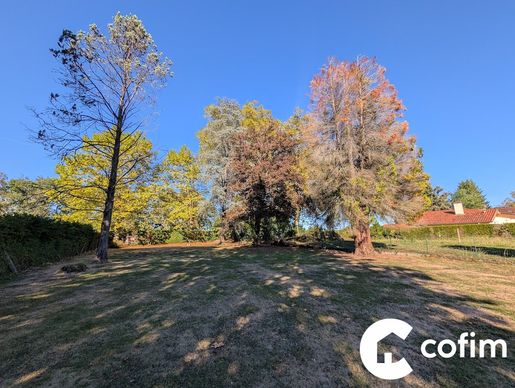 Terrain 1000 m² · à Oloron-Sainte-Marie · 70 000 €