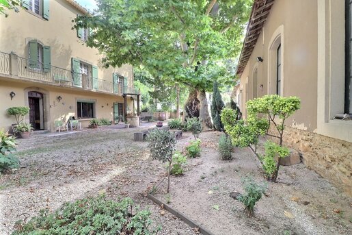 Maison 9 pièces 482 m² · à Saint-Chamas · 482 m² · 1 100 000 €