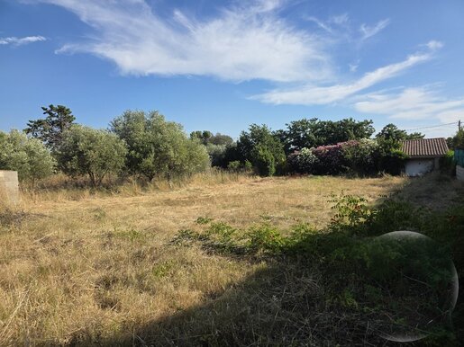 Terrain 751 m² · à Capestang · 136 000 €