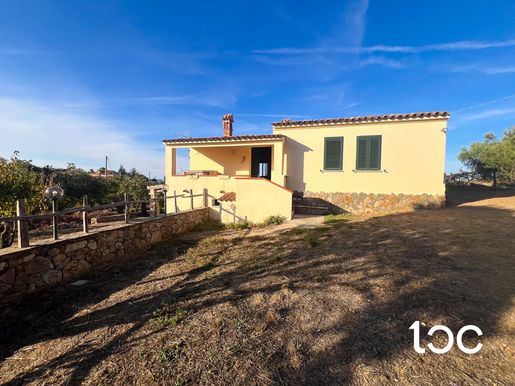 Casa rurală de câmp cu vedere la Tavolara