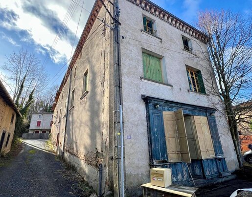 Maison 11 pièces 255 m² · à Brousse · 255 m² · 97 200 €