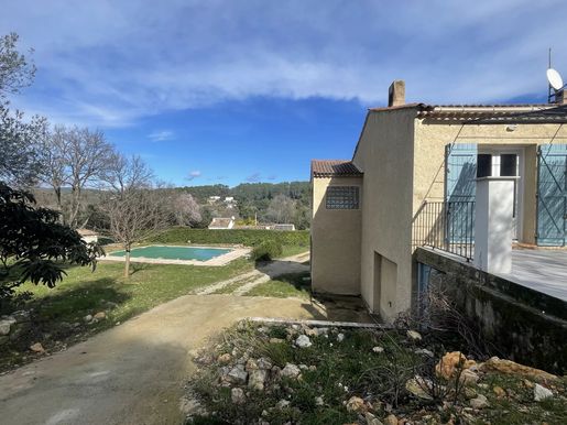 Maison 7 pièces · à Lorgues · 499 000 €